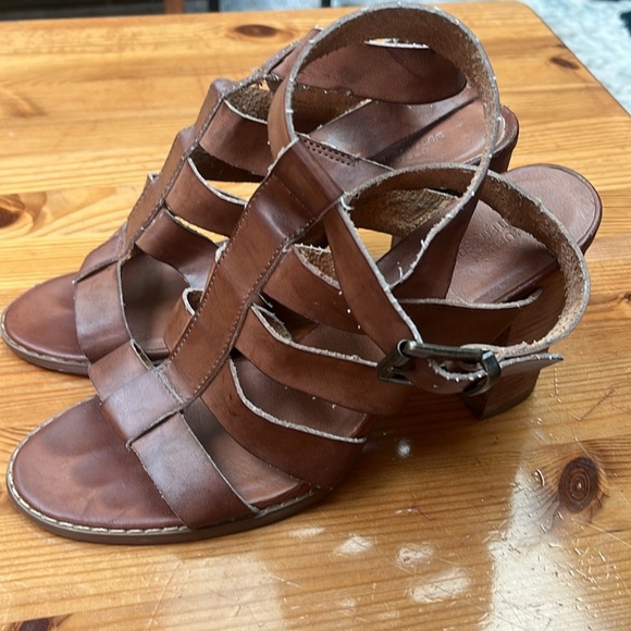 Urban Outfitters Brown Strappy Heels with Chunky Heel - Picture 3 of 10